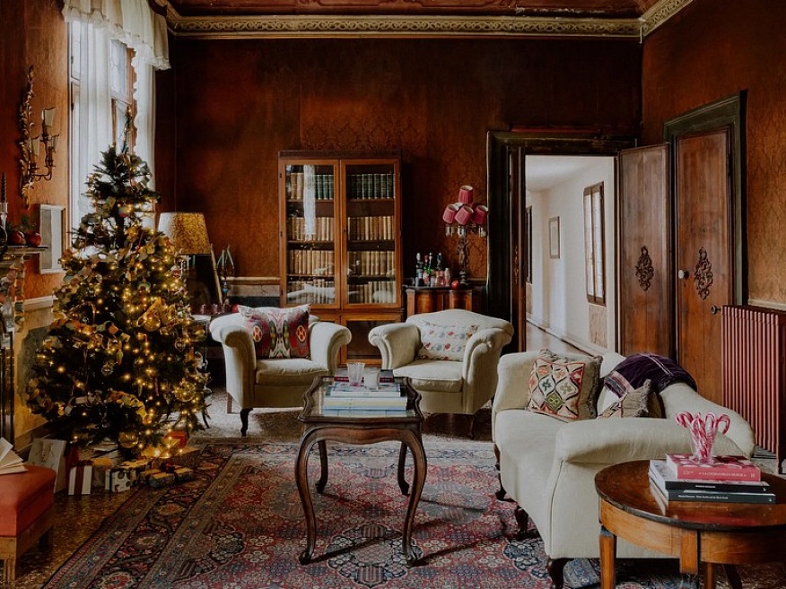 Дом Скай МакЭлпайн в Венеции с новогодним декором